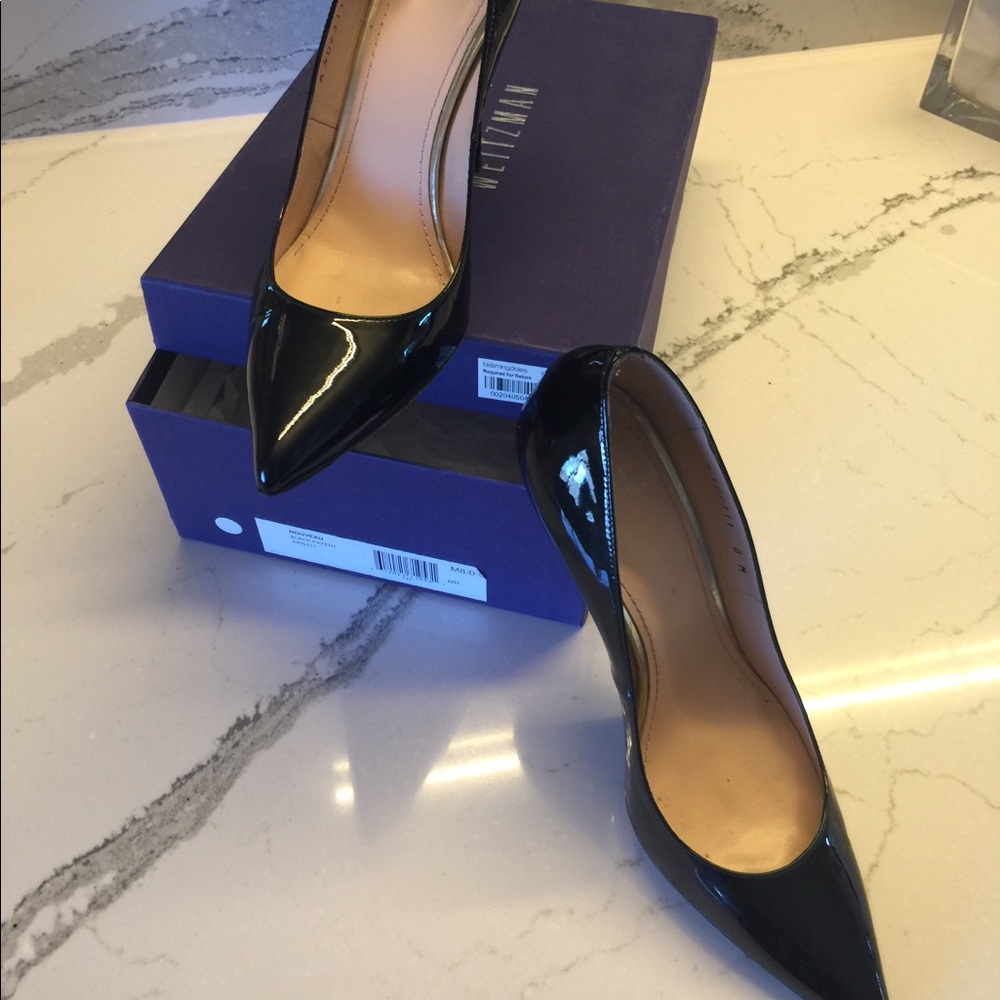 Stuart Weitzman Nouveau sleek Black patent pumps